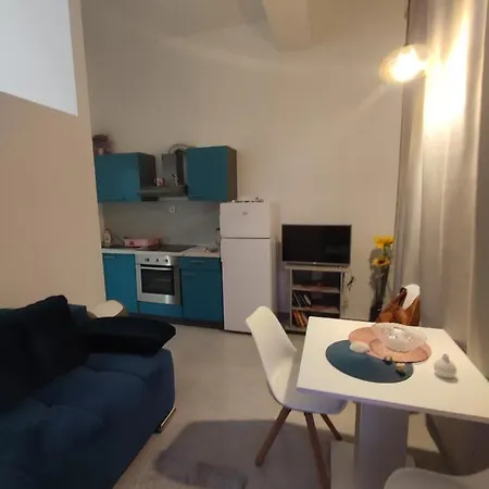 Aparment 3 C *